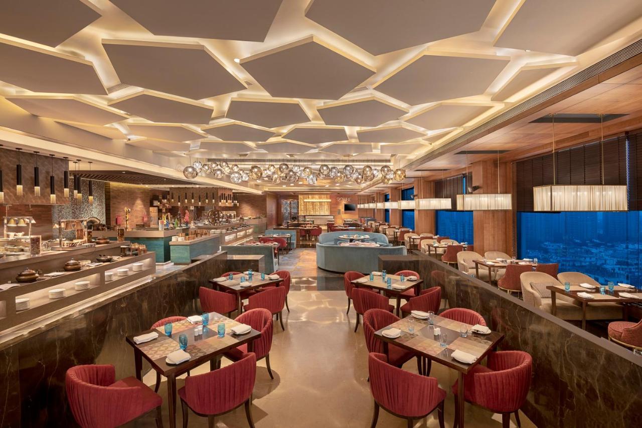 Radisson Blu Towers Kaushambi Delhi Ncr Hotel Ghaziabad Exterior foto The restaurant