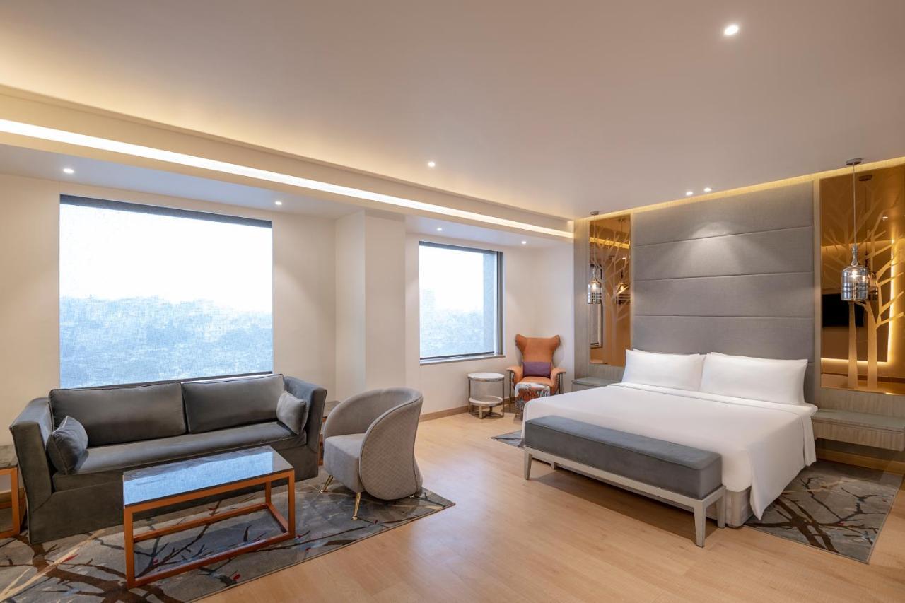 Radisson Blu Towers Kaushambi Delhi Ncr Hotel Ghaziabad Exterior foto A suite at the hotel