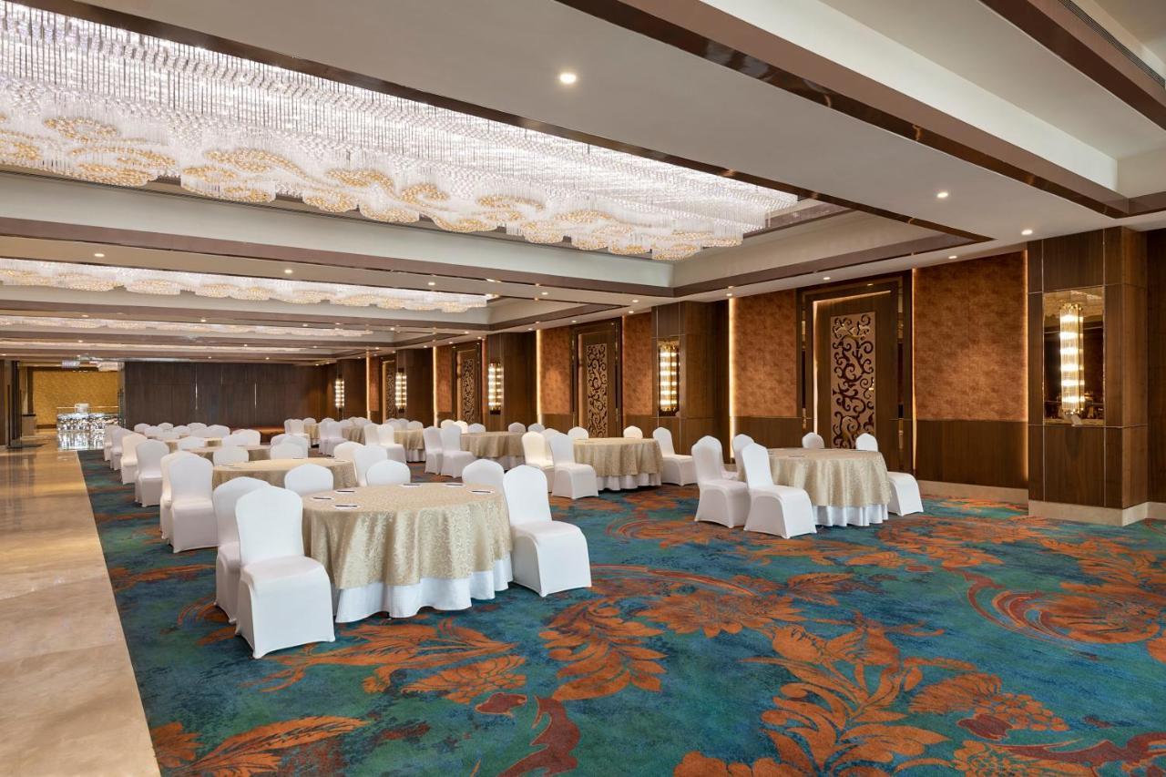 Radisson Blu Towers Kaushambi Delhi Ncr Hotel Ghaziabad Exterior foto The Grand Ballroom