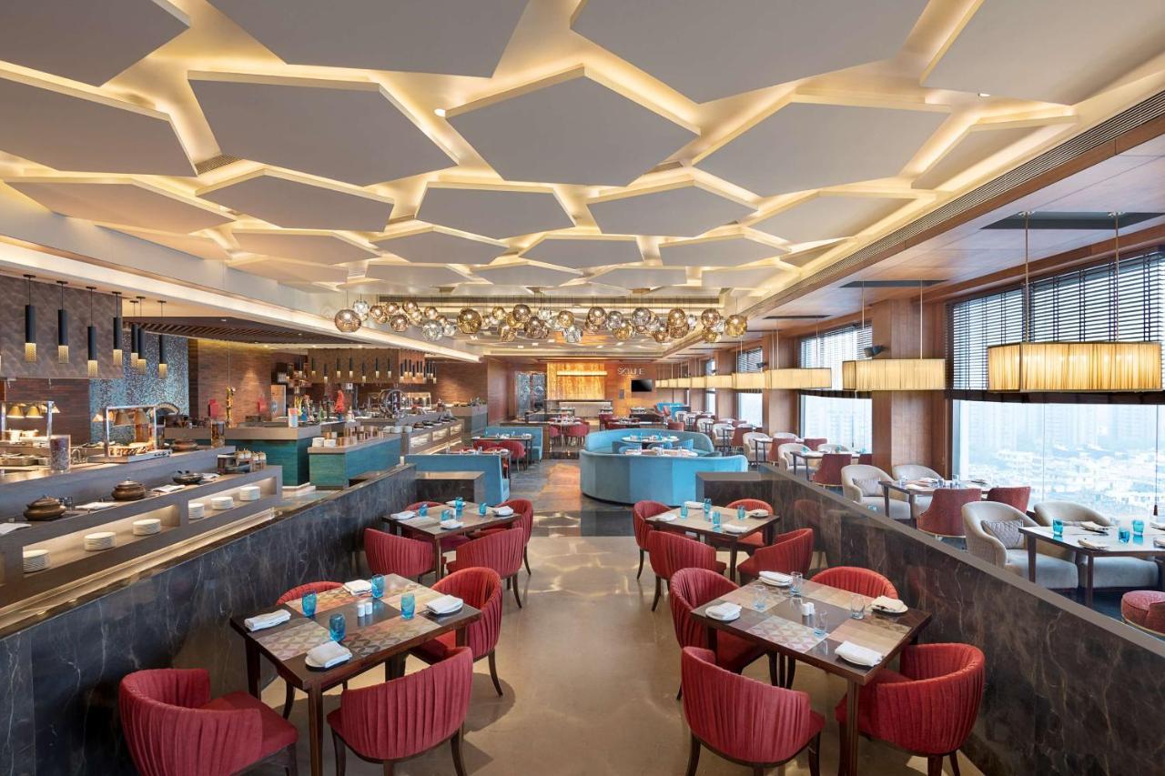 Radisson Blu Towers Kaushambi Delhi Ncr Hotel Ghaziabad Exterior foto The restaurant