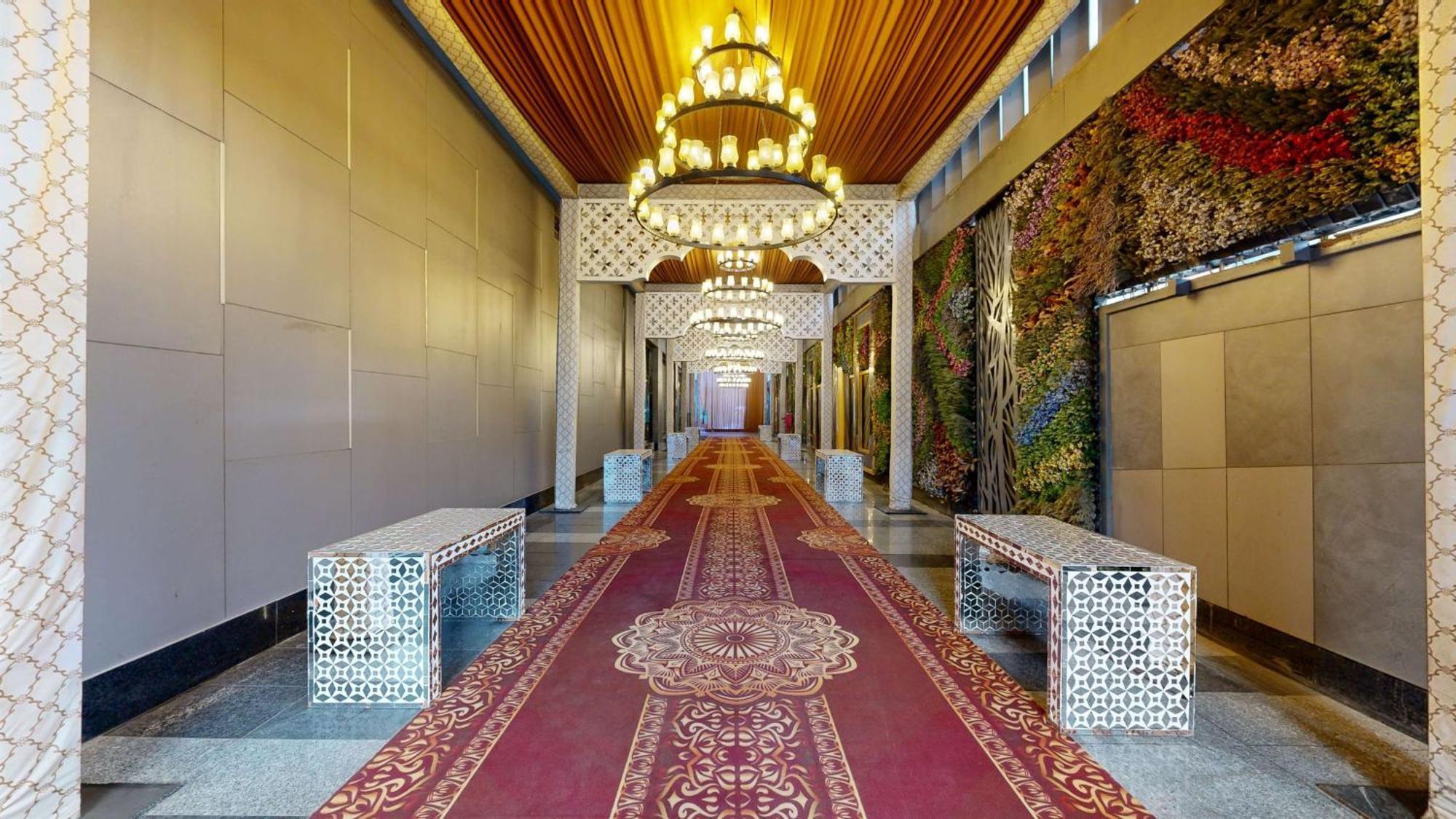 Radisson Blu Towers Kaushambi Delhi Ncr Hotel Ghaziabad Exterior foto The interior of the hotel